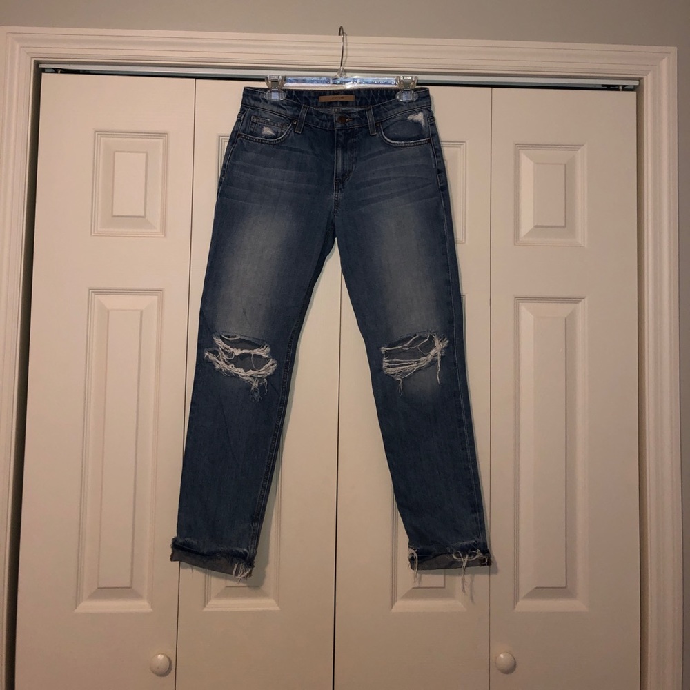 Mid-rise boyfriend jeans